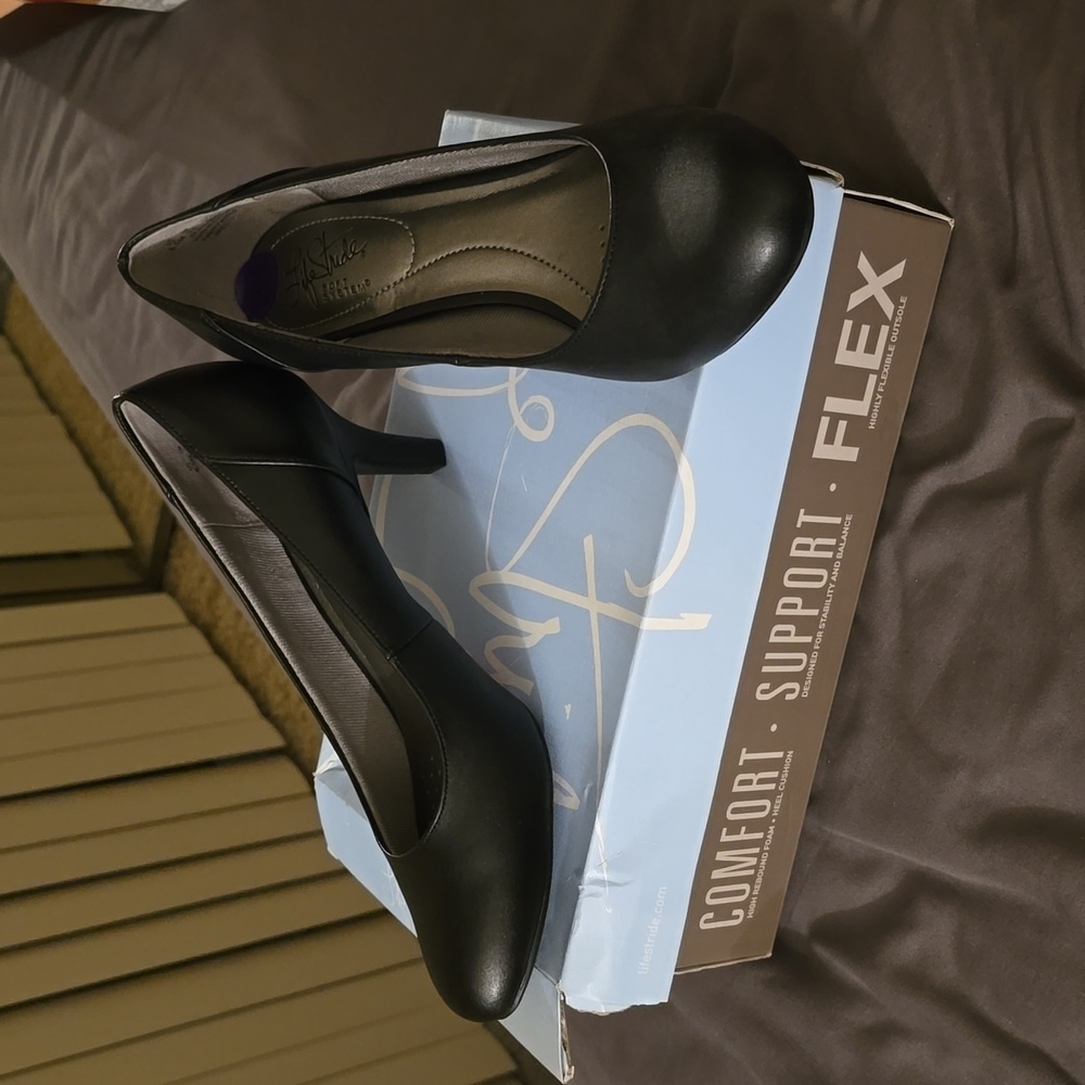 Womens life stride heels 8.5